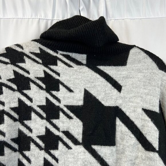 William Rast Turtleneck Pullover Sweater Black/Gray Houndstooth Size Medium - Picture 6 of 9